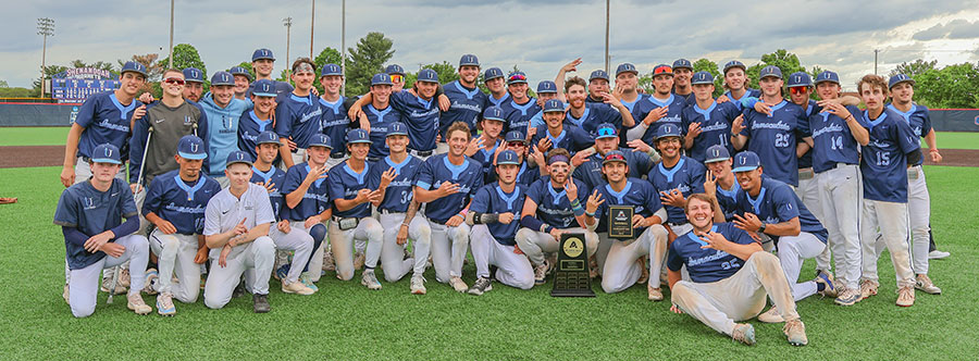 College baseball team group photo